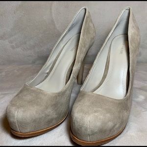 Pour La Victoire Taupe Suede Pumps US Size 7.5